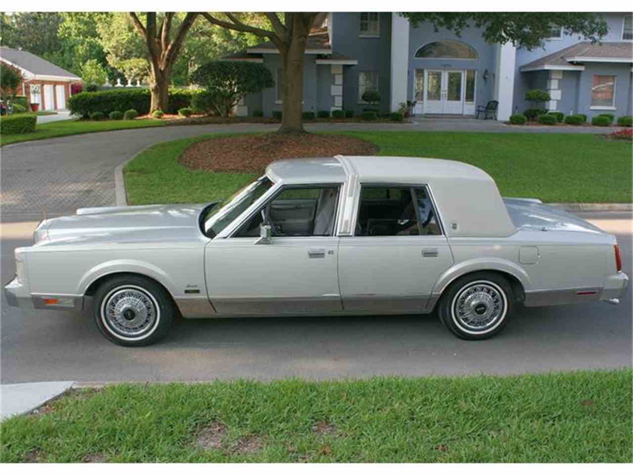 Lincoln town car 1987