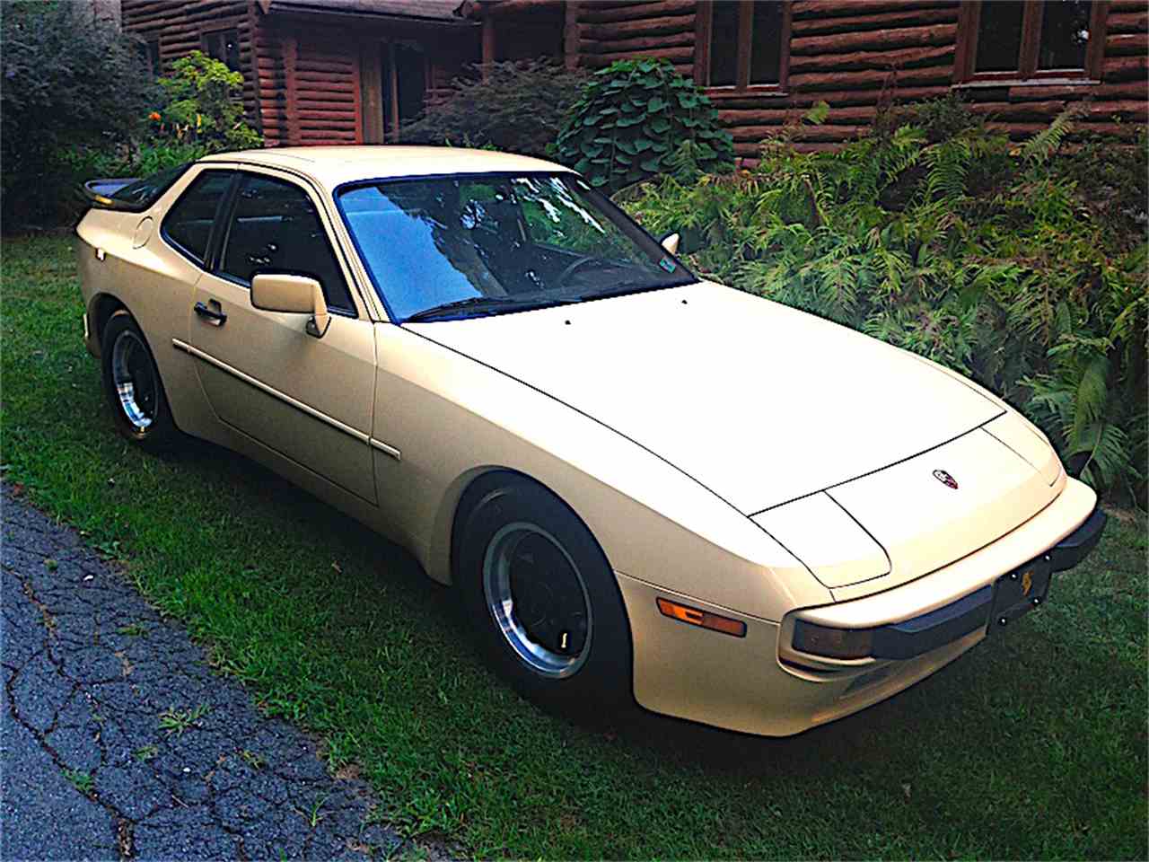 Porsche 944 1983