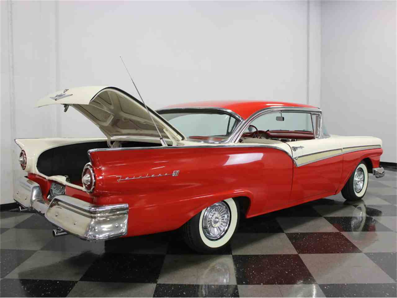 amt 1957 ford fairlane 500