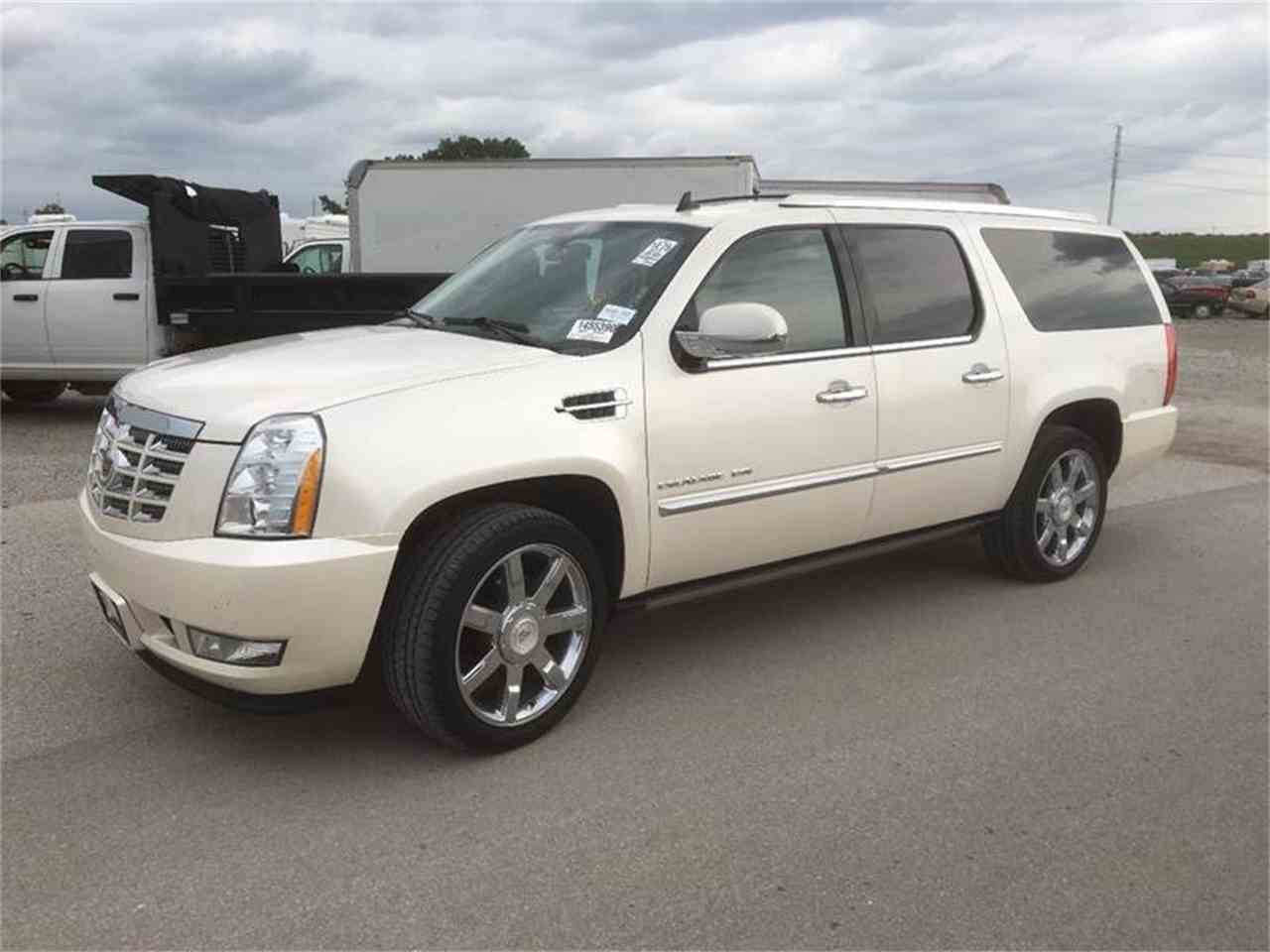 Cadillac escalade 2011 года