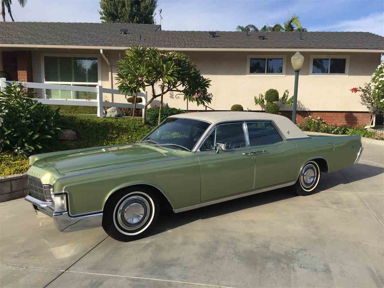 Lincoln continental 69