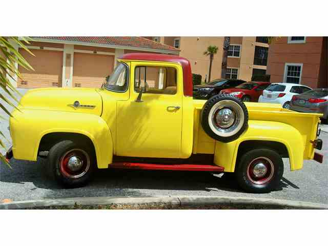Voiture de 1956 couleur noir et rouge - FORD F-100 pick-up GULF